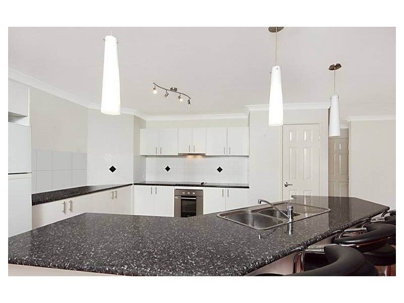 16 Benarkin Close, Waterford QLD 4133
