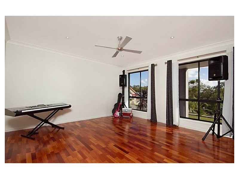 16 Benarkin Close, Waterford QLD 4133