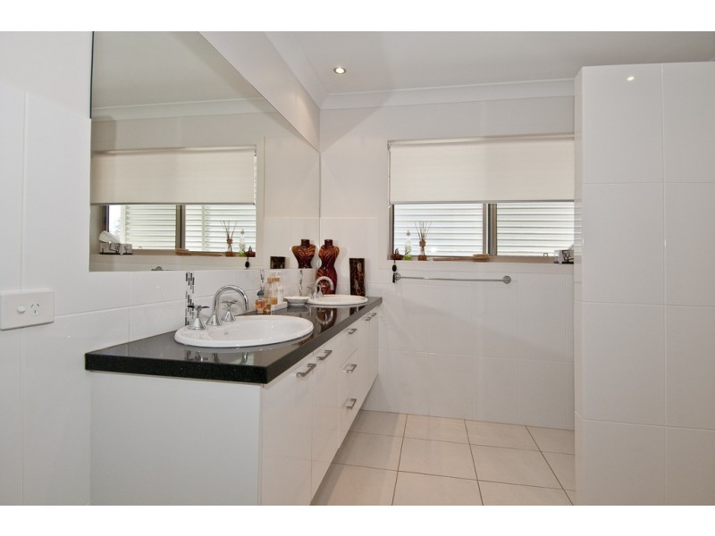 49 Long Island Drive, Windaroo QLD 4207