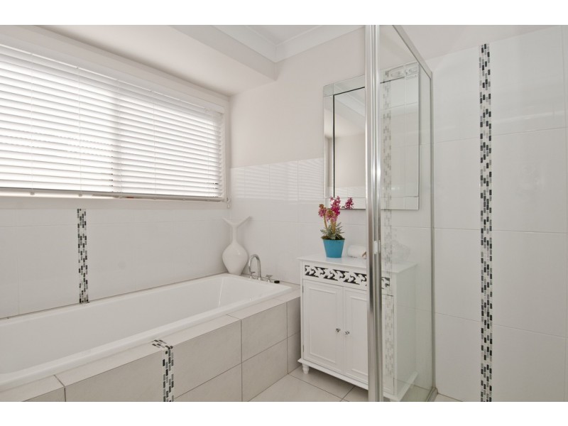49 Long Island Drive, Windaroo QLD 4207