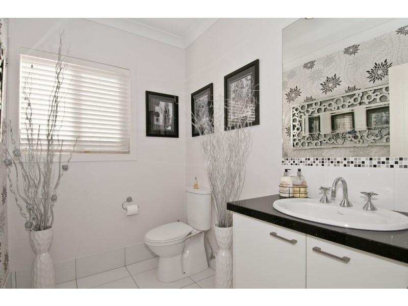 49 Long Island Drive, Windaroo QLD 4207