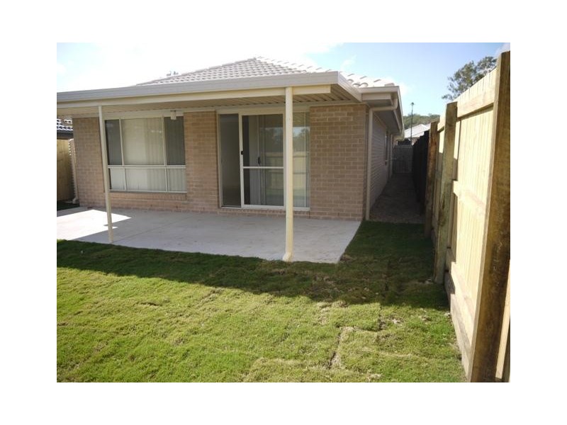 11 Ravensbourne Cct, Waterford QLD 4133