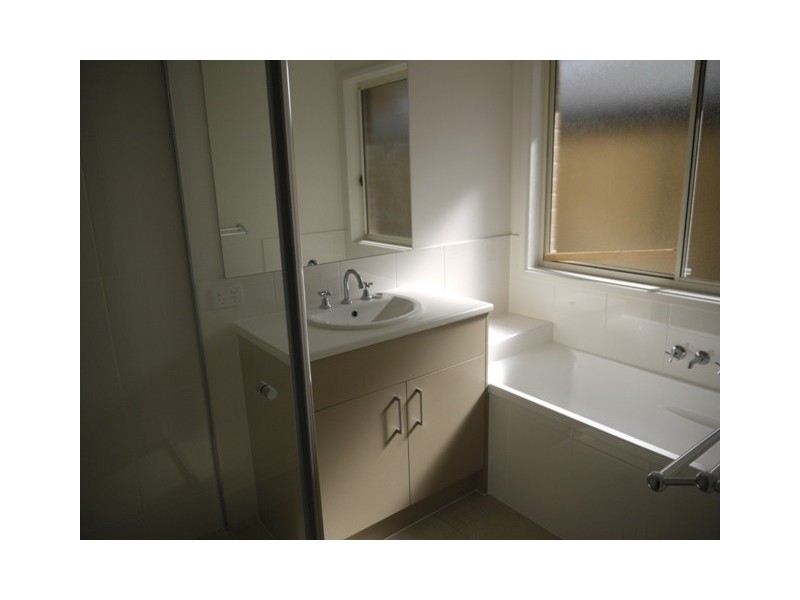 11 Ravensbourne Cct, Waterford QLD 4133