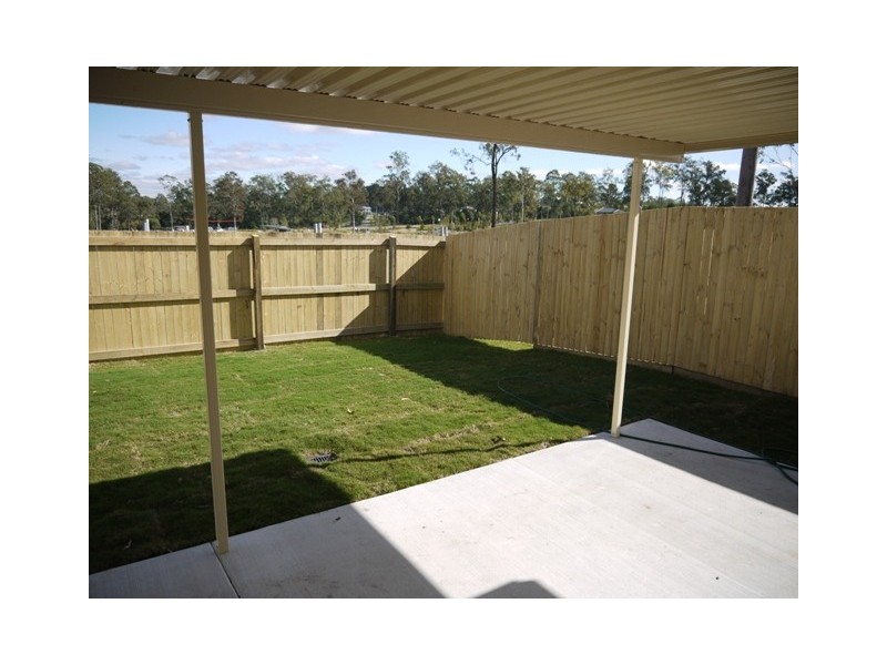 11 Ravensbourne Cct, Waterford QLD 4133