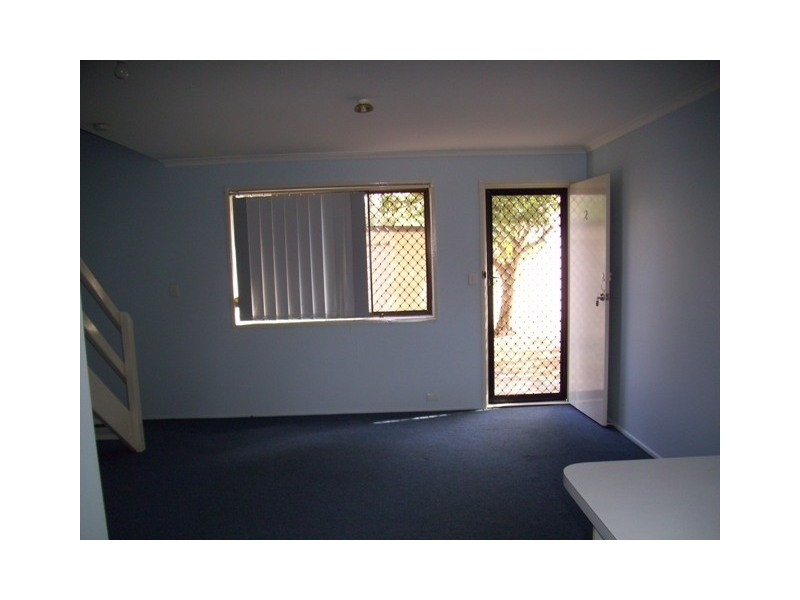 2/9 Cognac Court, Kingston QLD 4114