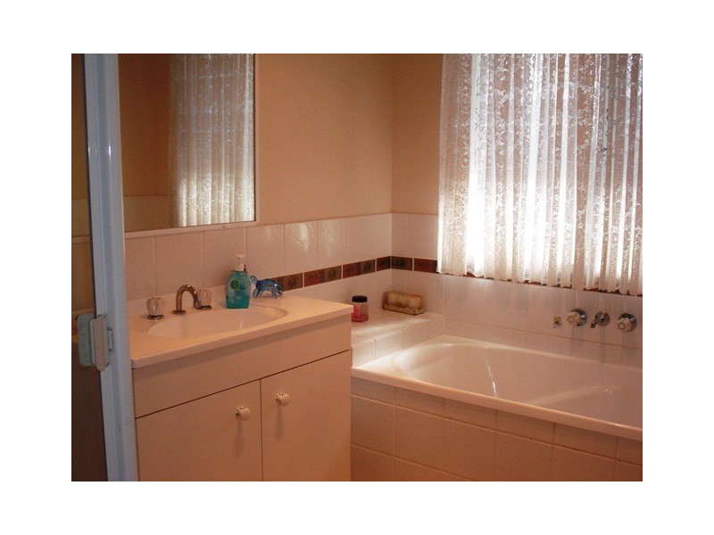 8 Lake Kurwongbah Court, Logan Reserve QLD 4133