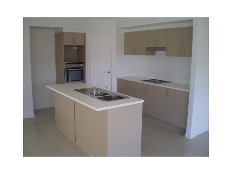 9 Ravensbourne Cct, Waterford QLD 4133
