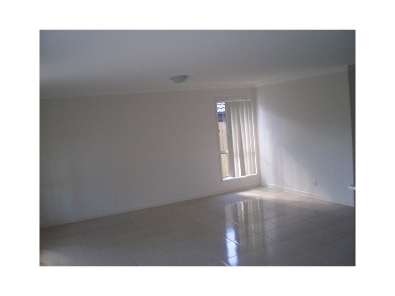 9 Ravensbourne Cct, Waterford QLD 4133