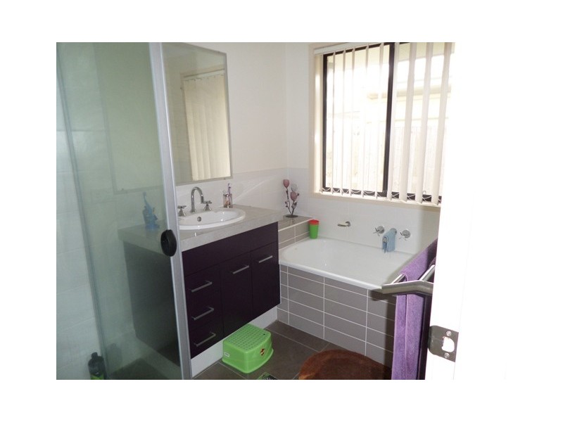 19 Frankland Ave, Waterford QLD 4133