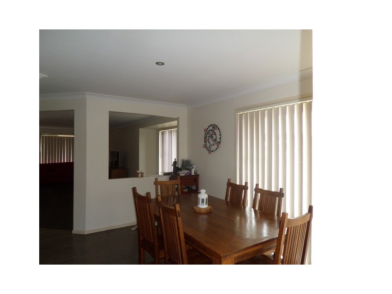 19 Frankland Ave, Waterford QLD 4133