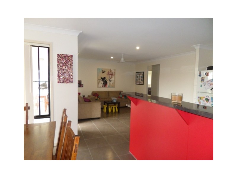 19 Frankland Ave, Waterford QLD 4133