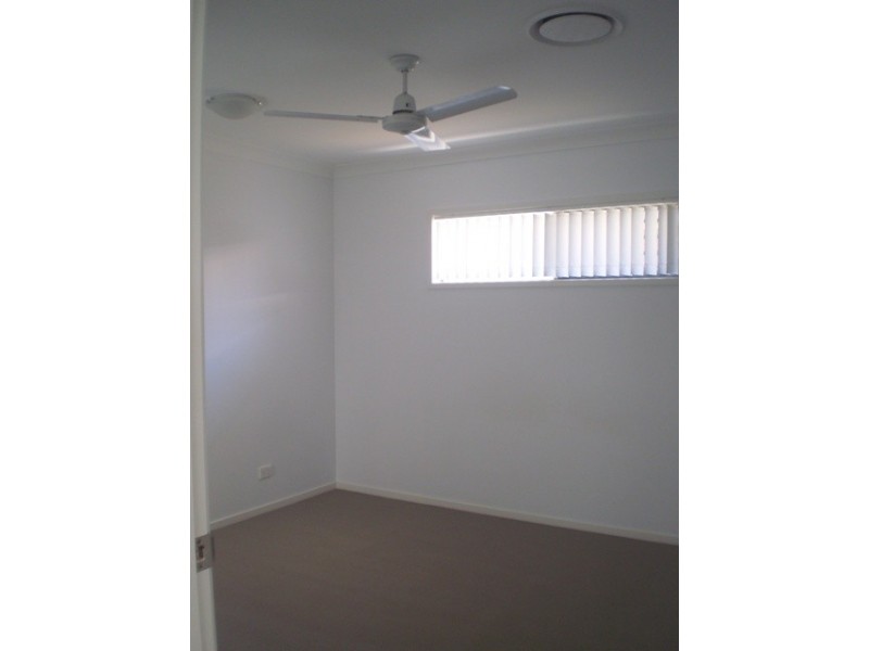 12 Wallaman Close, Waterford QLD 4133