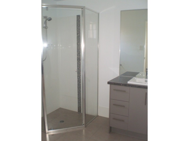 12 Wallaman Close, Waterford QLD 4133