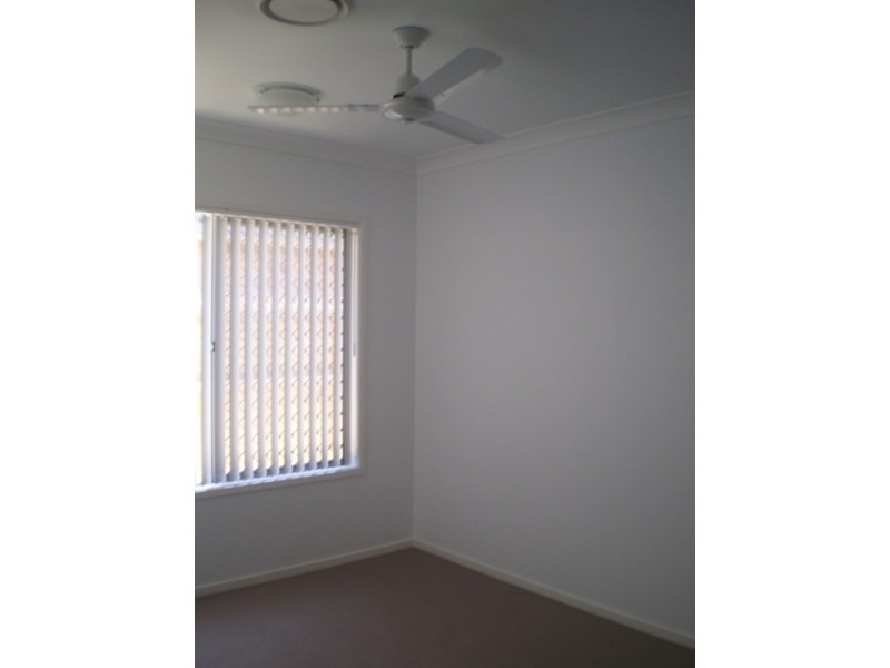 12 Wallaman Close, Waterford QLD 4133