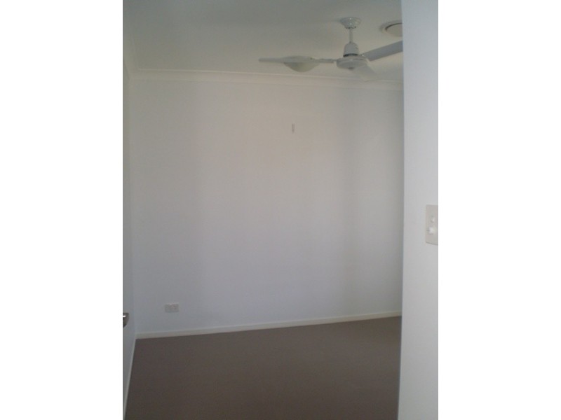 12 Wallaman Close, Waterford QLD 4133