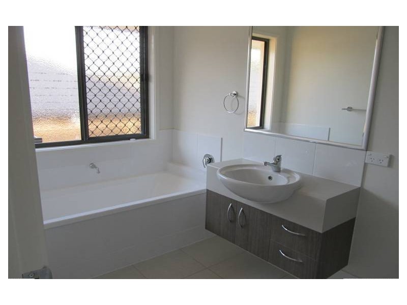 32 Skyline Circuit, Bahrs Scrub QLD 4207