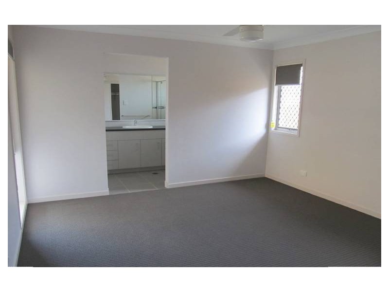 32 Skyline Circuit, Bahrs Scrub QLD 4207