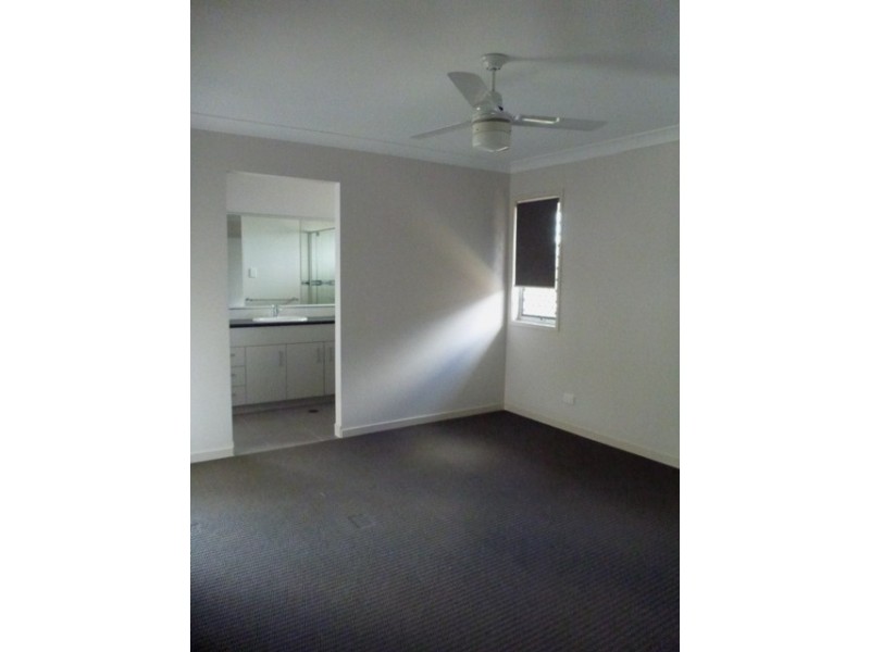32 Skyline Circuit, Bahrs Scrub QLD 4207