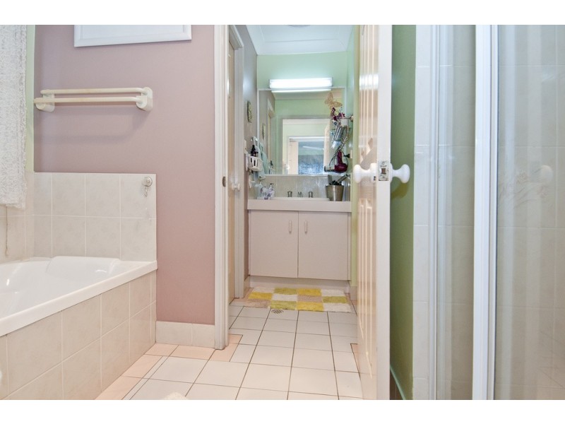 9 Foxdale Ct, Waterford West QLD 4133
