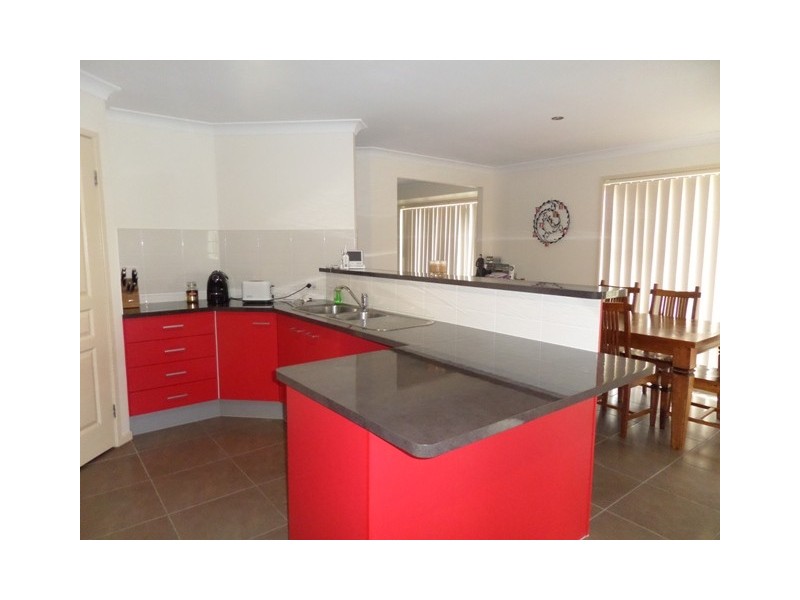 19 Frankland Avenue, Waterford QLD 4133