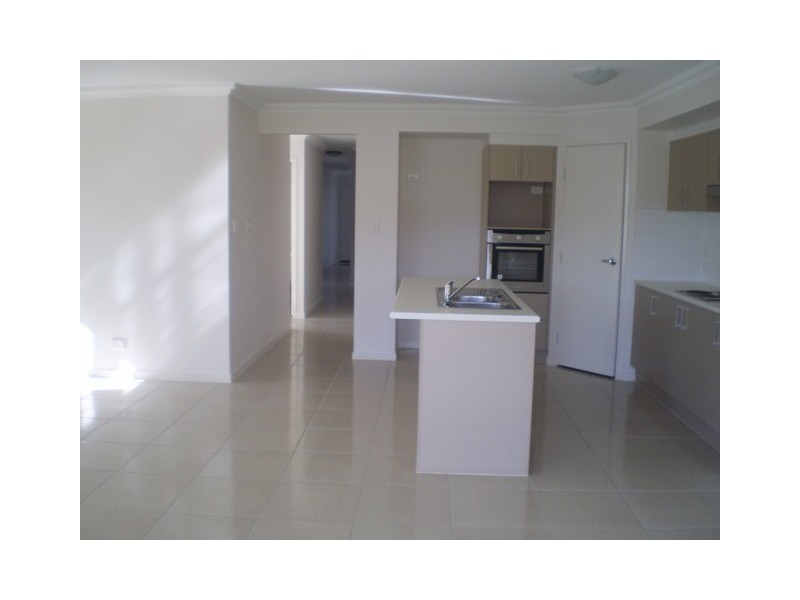 9 Ravensbourne Circuit, Waterford QLD 4133