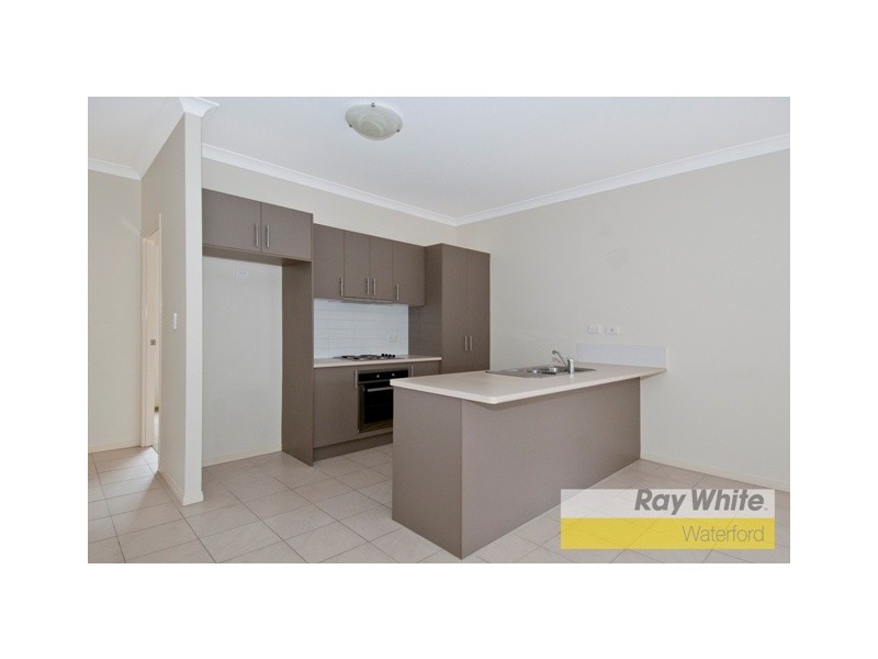 2/1 Carnarvon Crescent, Waterford QLD 4133