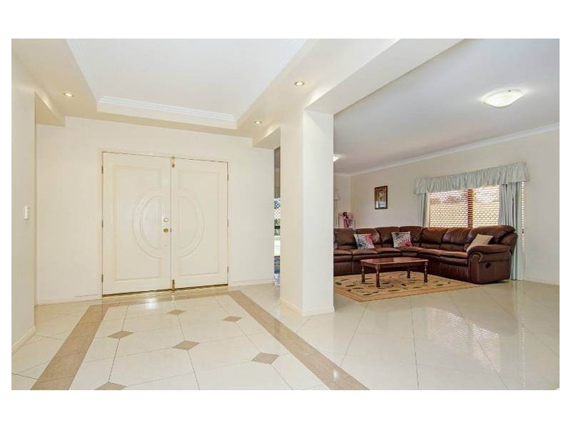 24 Melnik Dr, Loganlea QLD 4131