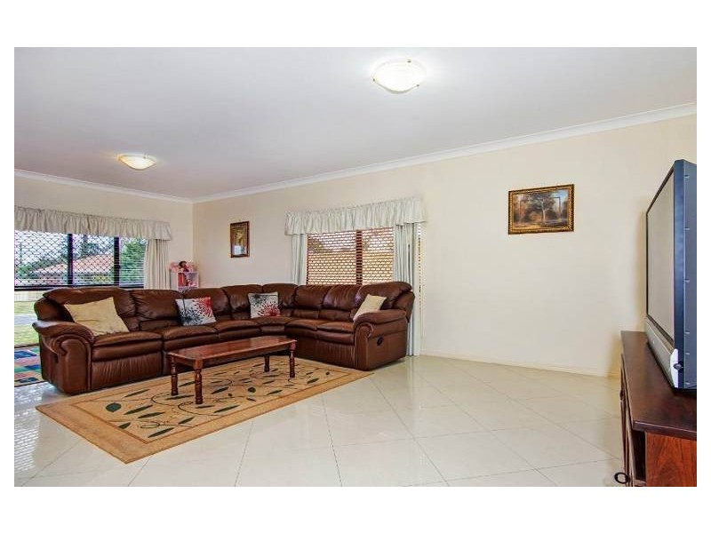 24 Melnik Dr, Loganlea QLD 4131