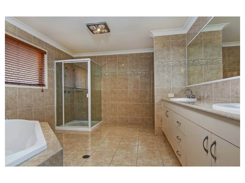 24 Melnik Dr, Loganlea QLD 4131