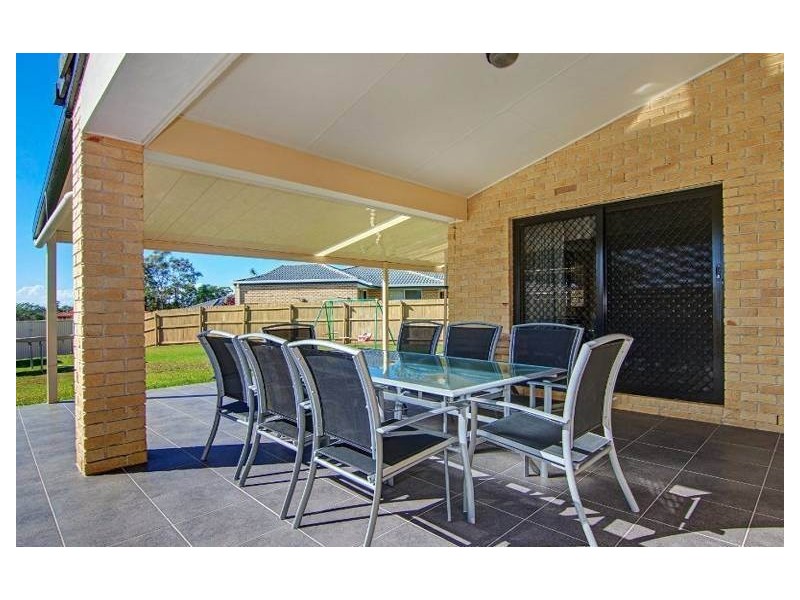 24 Melnik Dr, Loganlea QLD 4131