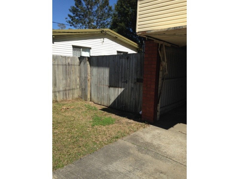 11 Lyngrove Street, Kingston QLD 4114