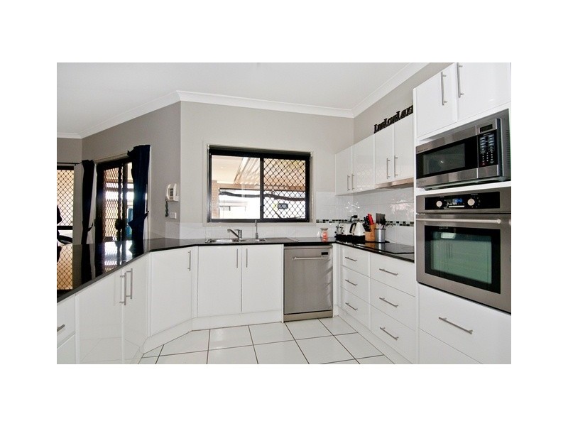 48B Pinelands St, Loganlea QLD 4131