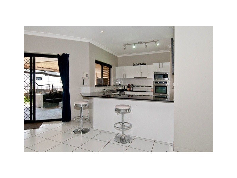 48B Pinelands St, Loganlea QLD 4131