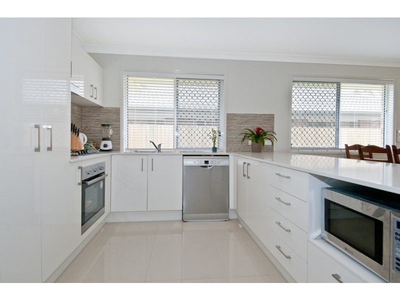 12 Ravensbourne Circuit, Waterford QLD 4133
