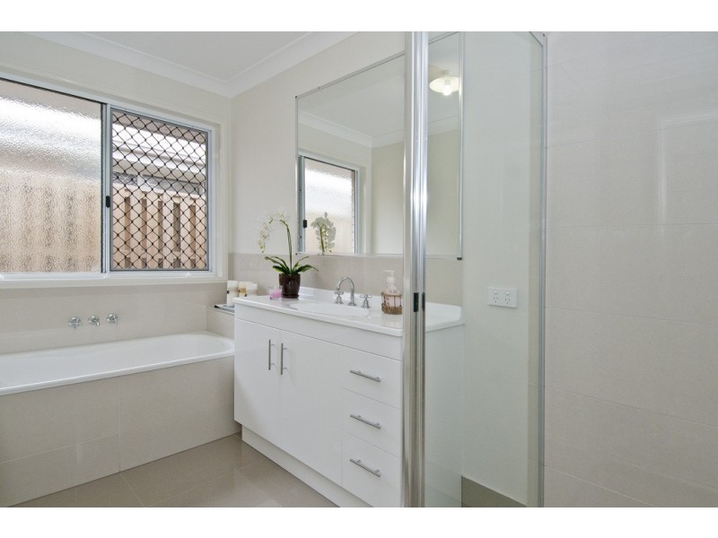 12 Ravensbourne Circuit, Waterford QLD 4133