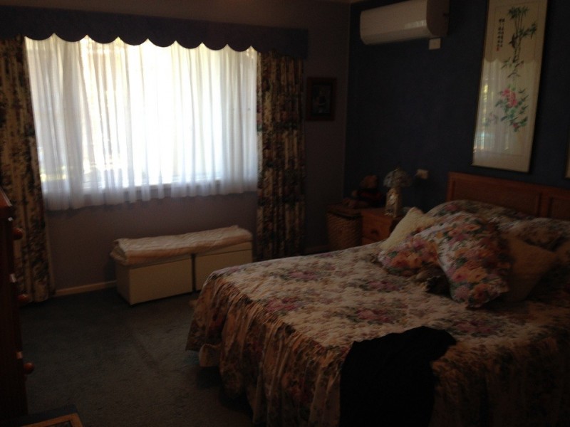 8 Bompa Rd, Waterford West QLD 4133