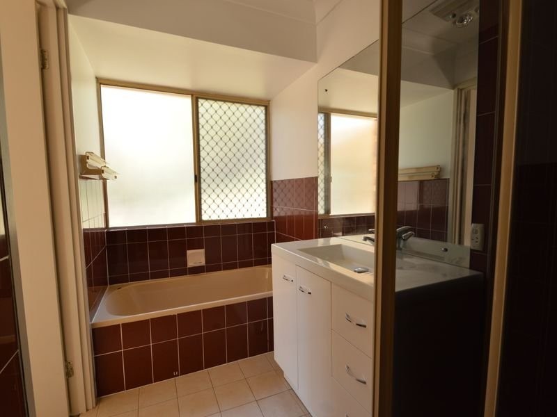 34 Adelong Road, Shailer Park QLD 4128