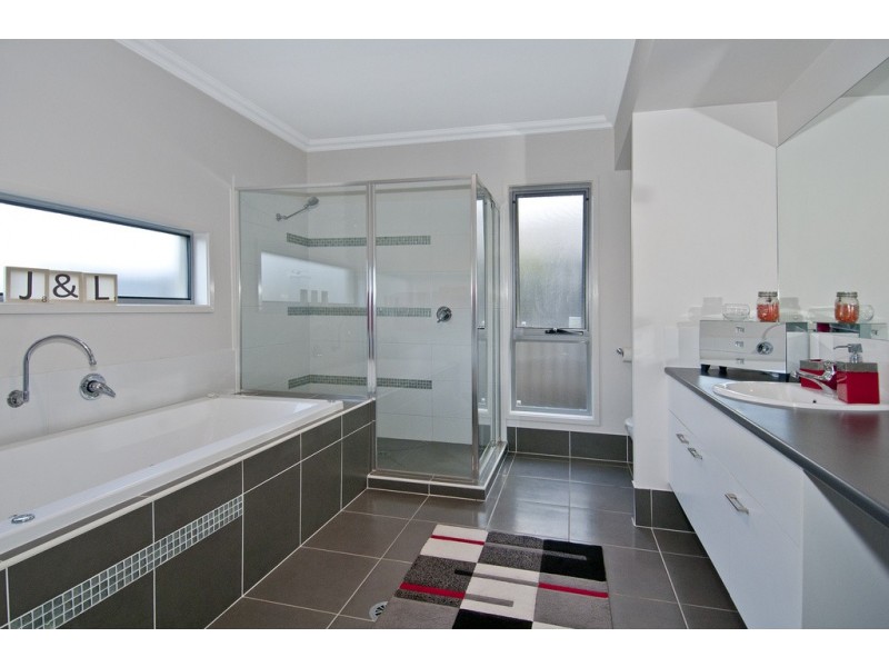 67 Jarvis Rd, Waterford QLD 4133