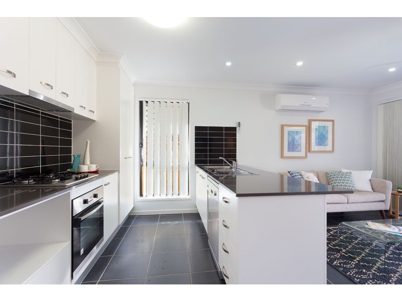 92 Cobblestone Ave, Logan Reserve QLD 4133