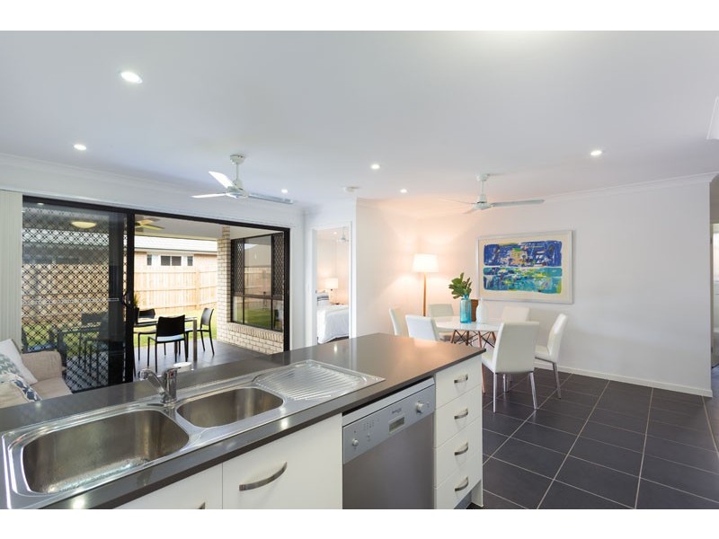 92 Cobblestone Ave, Logan Reserve QLD 4133