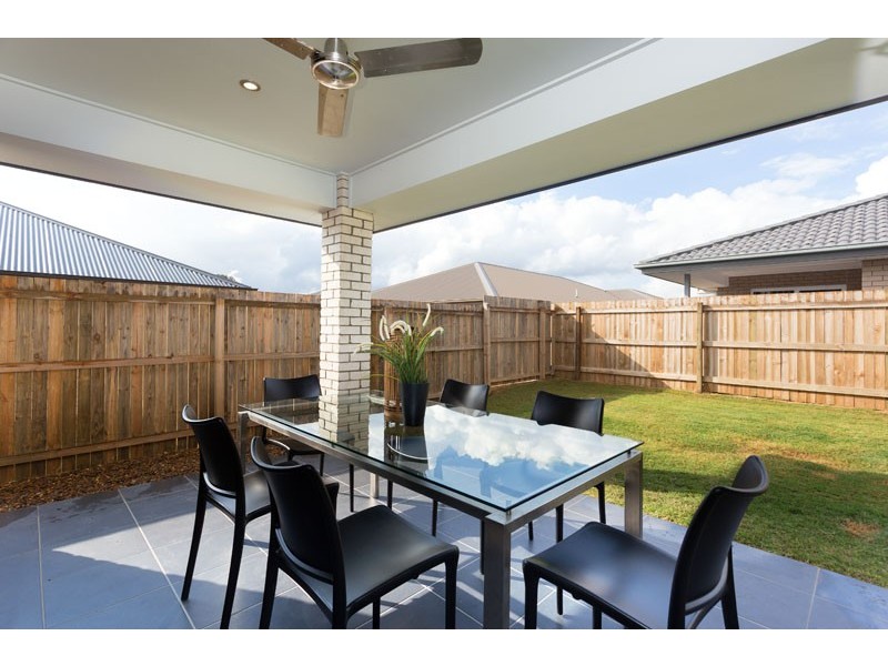 92 Cobblestone Ave, Logan Reserve QLD 4133