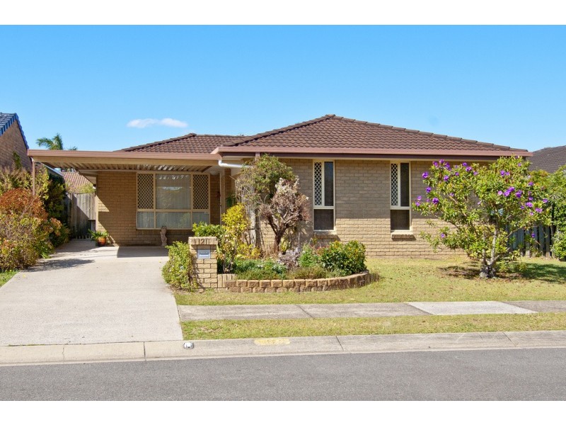 121 Mattocks Rd, Burleigh Waters QLD 4220