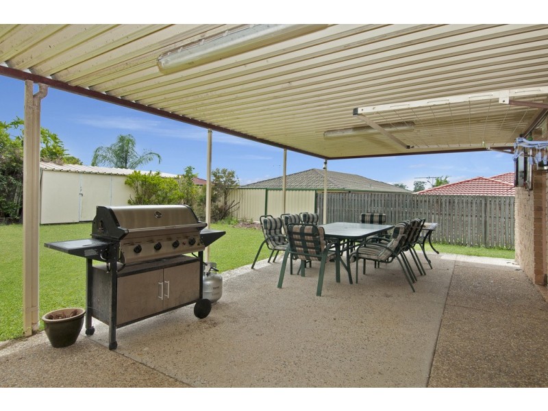 27 Wallace St, Crestmead QLD 4132