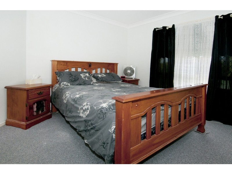 27 Wallace St, Crestmead QLD 4132