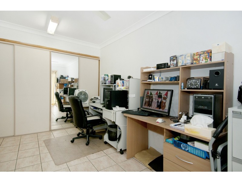 27 Wallace St, Crestmead QLD 4132