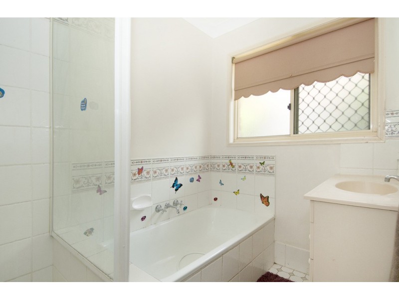 27 Wallace St, Crestmead QLD 4132