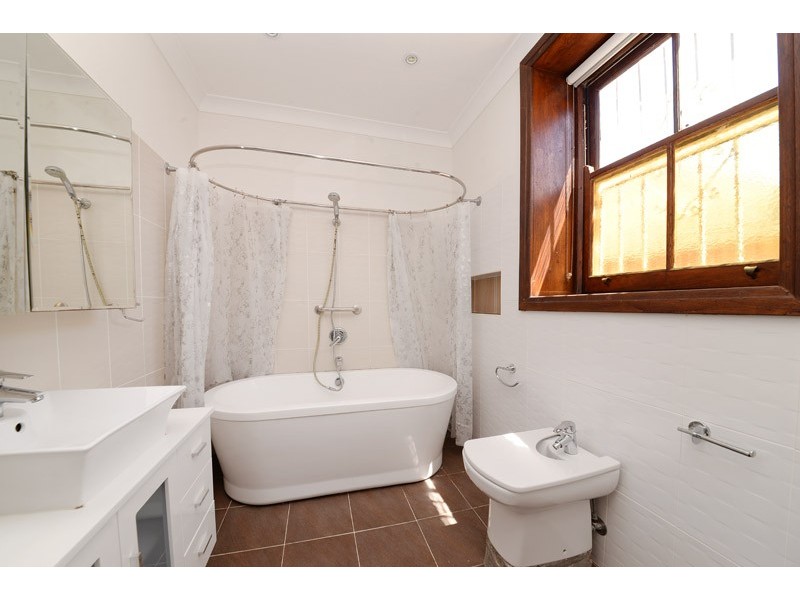 1 Mill Hill Rd, Bondi Junction NSW 2022