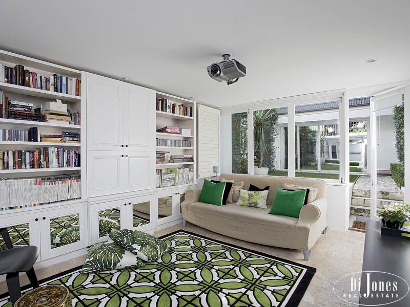56 Wallis Street (between Moncur St and Ocean St), Woollahra NSW 2025