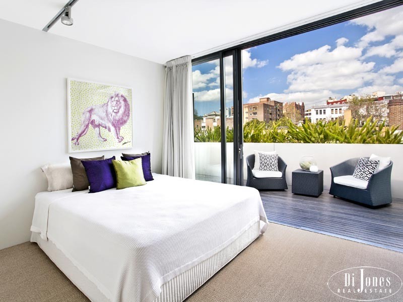 6/2 Kings Lane (between Riley and Crown Sts), Darlinghurst NSW 2010