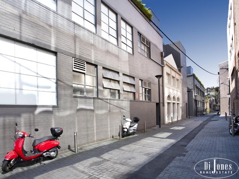 6/2 Kings Lane (between Riley and Crown Sts), Darlinghurst NSW 2010